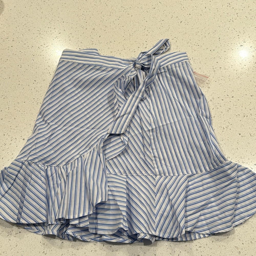 White and blue striped tie-up mini skirt